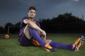 城市“夜光障碍跑”新增水雾隧道与光影走廊 成社交媒体爆款路线