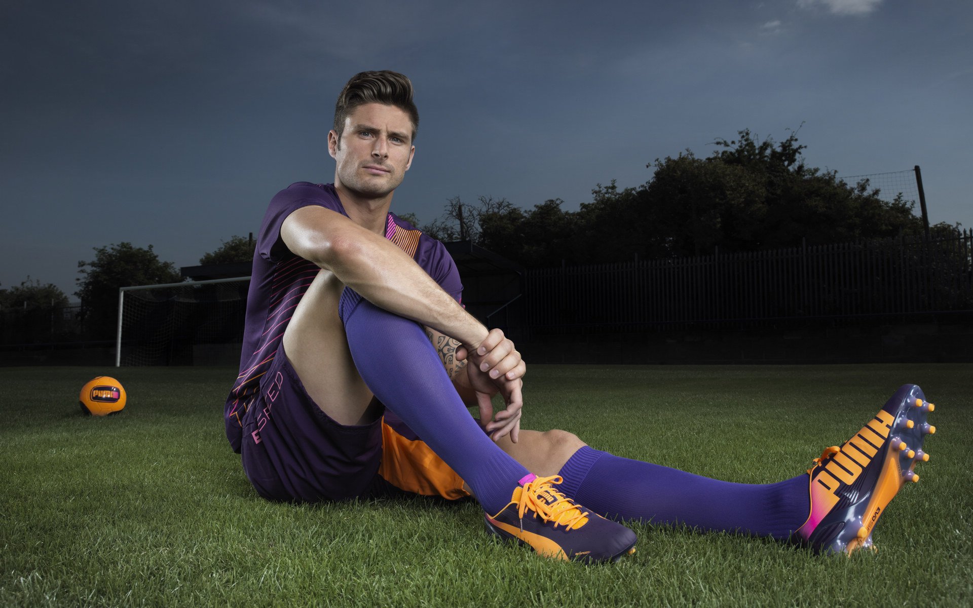 城市“夜光障碍跑”新增水雾隧道与光影走廊 成社交媒体爆款路线